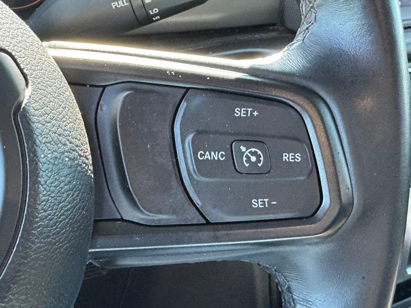 Jeep Wrangler Vehicle Image 24