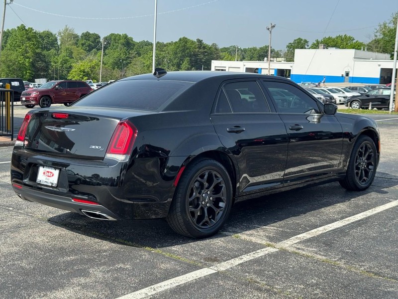 Chrysler 300 Vehicle Image 03