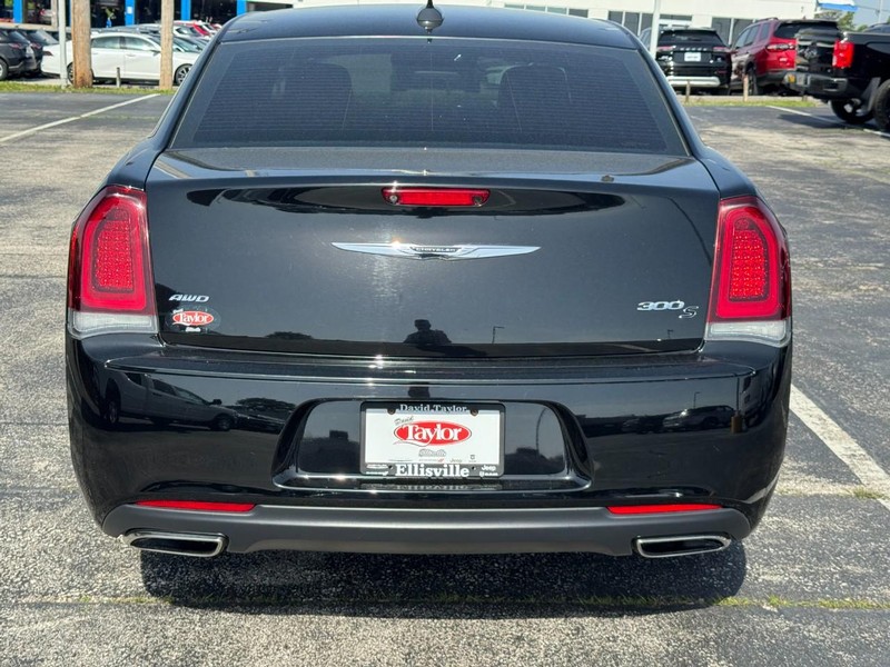 Chrysler 300 Vehicle Image 07