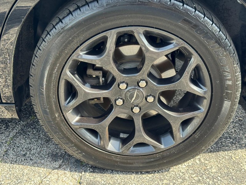 Chrysler 300 Vehicle Image 09