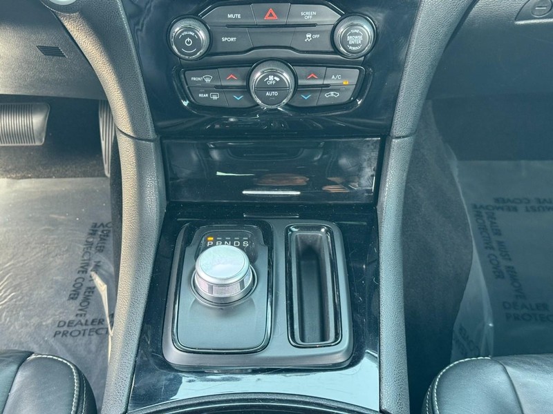 Chrysler 300 Vehicle Image 17