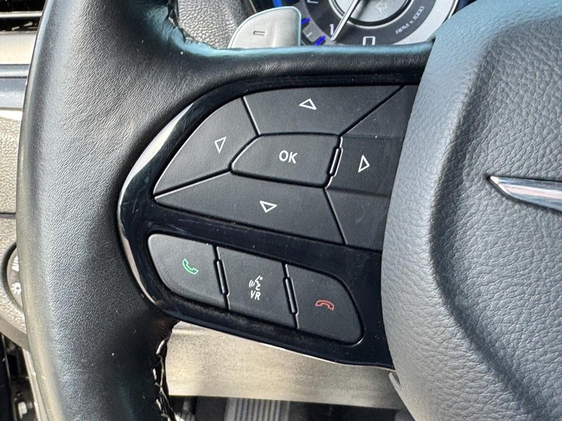 Chrysler 300 Vehicle Image 21