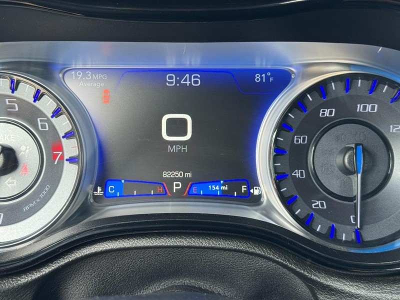Chrysler 300 Vehicle Image 23