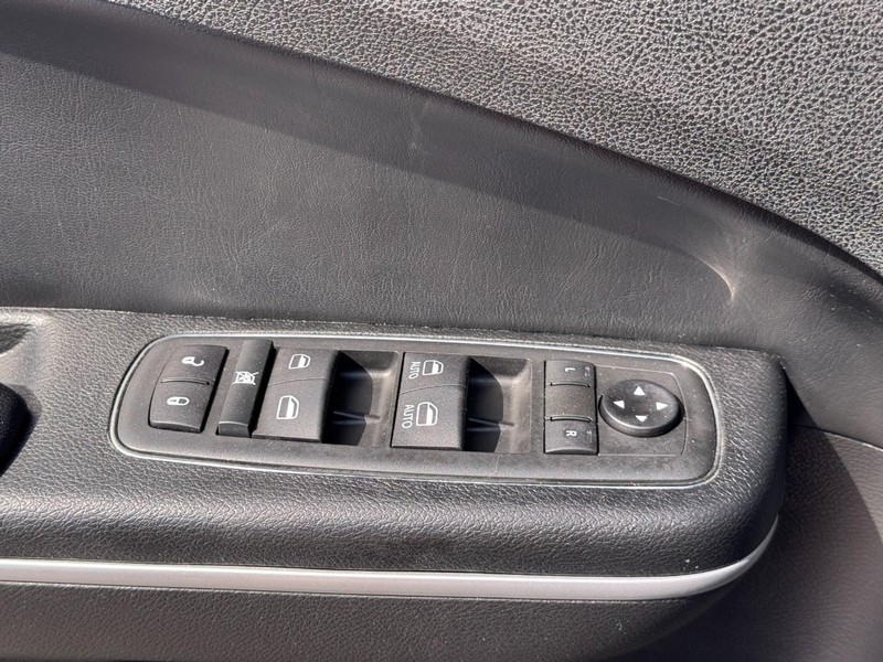 Chrysler 300 Vehicle Image 26