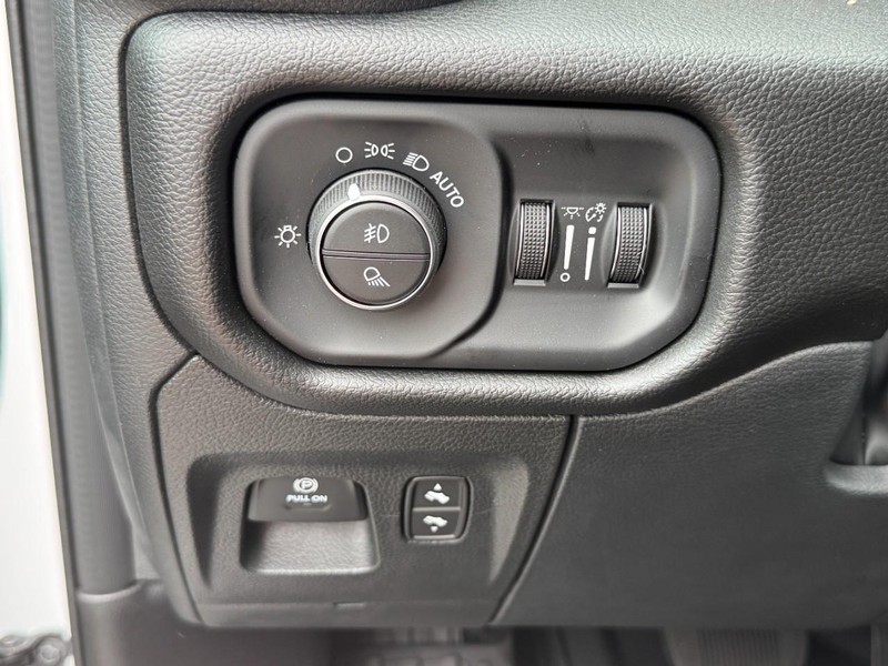 Ram 1500 Vehicle Image 23
