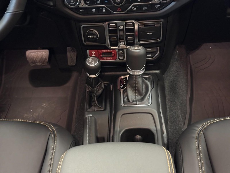 Jeep Wrangler Vehicle Image 21