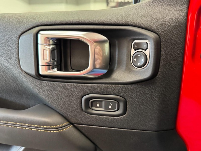 Jeep Wrangler Vehicle Image 24