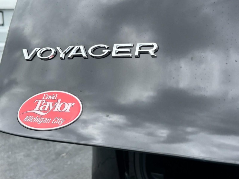 Chrysler Voyager Vehicle Image 13