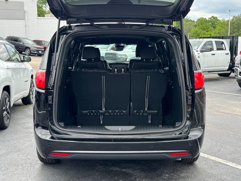 Chrysler Voyager Vehicle Image 14