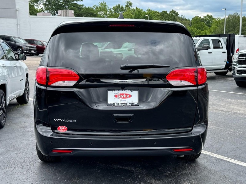 Chrysler Voyager Vehicle Image 16