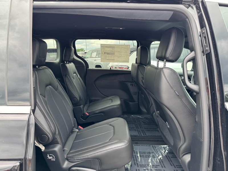 Chrysler Voyager Vehicle Image 18