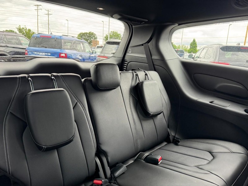 Chrysler Voyager Vehicle Image 19