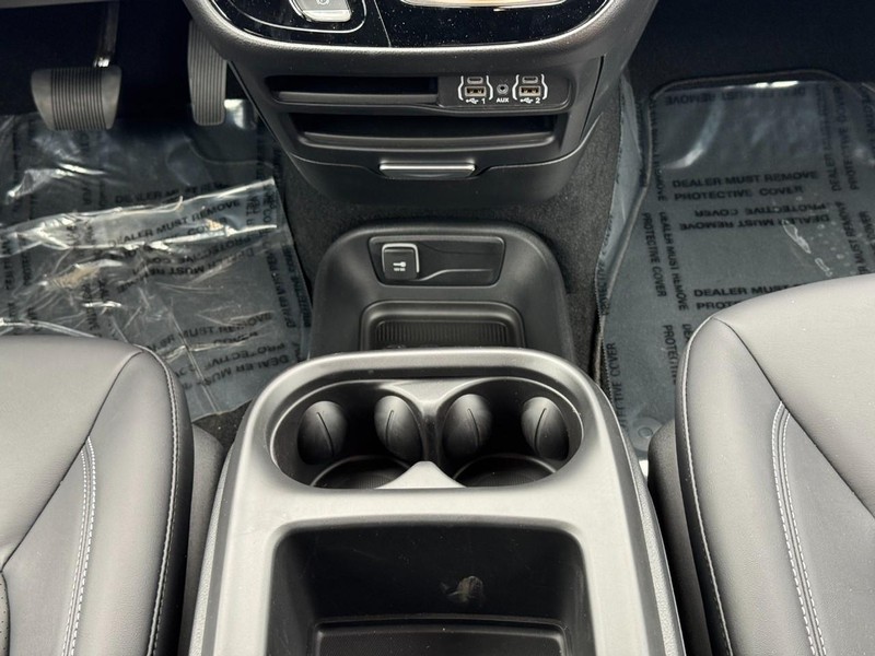 Chrysler Voyager Vehicle Image 23