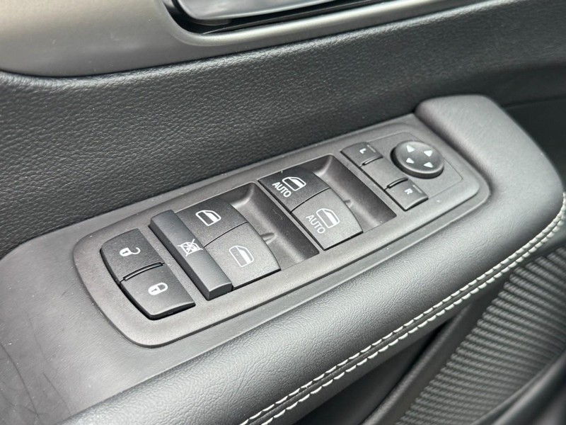 Chrysler Voyager Vehicle Image 31