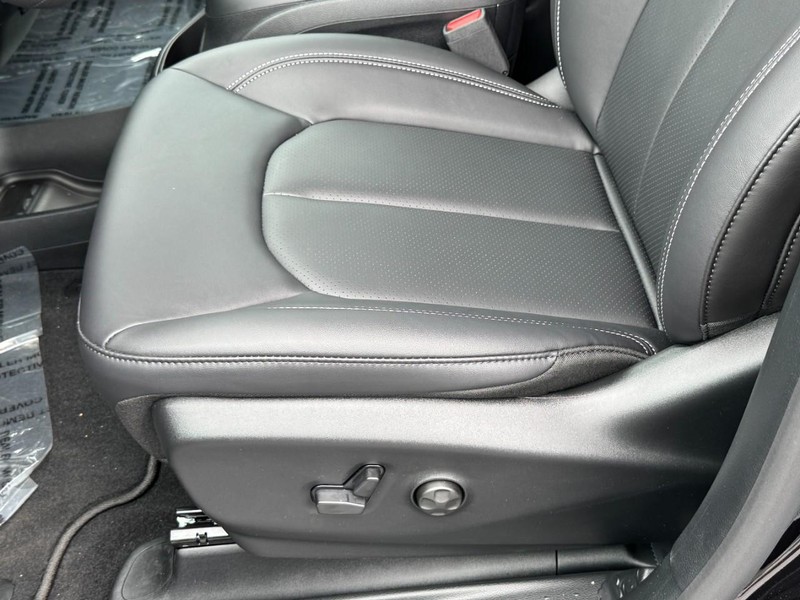 Chrysler Voyager Vehicle Image 32