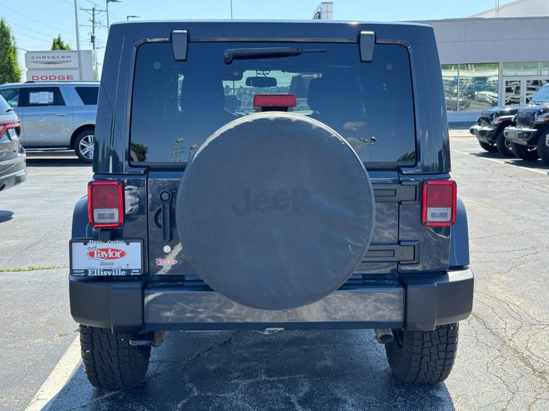 Jeep Wrangler Unlimited Vehicle Image 14