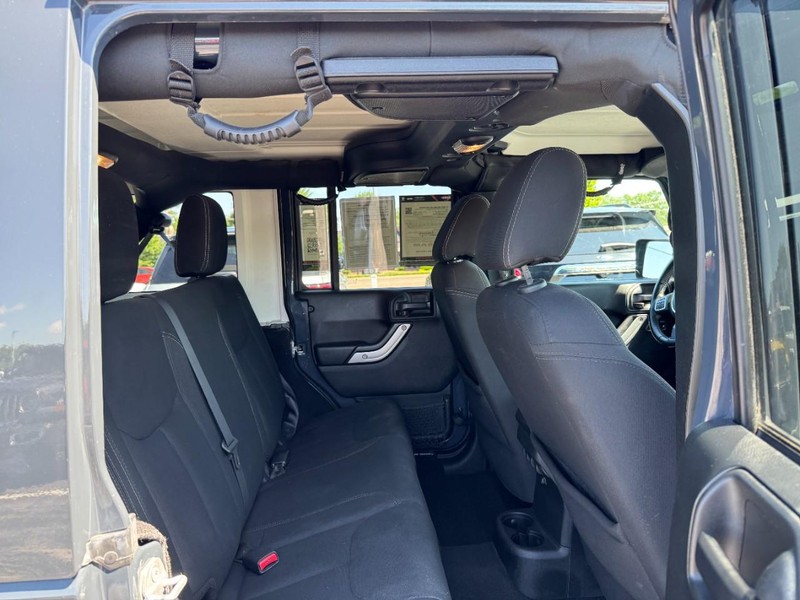 Jeep Wrangler Unlimited Vehicle Image 15