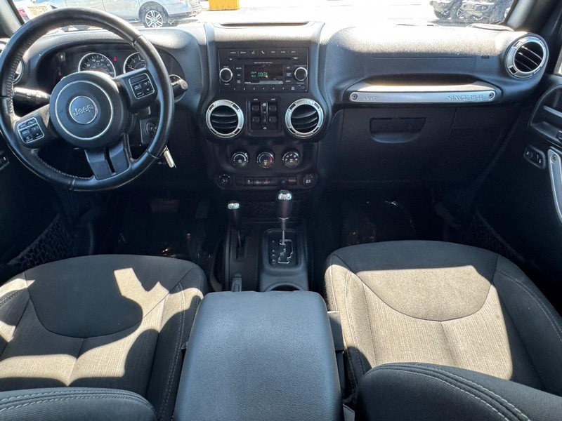 Jeep Wrangler Unlimited Vehicle Image 16