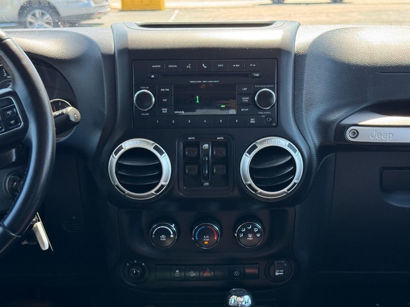 Jeep Wrangler Unlimited Vehicle Image 18
