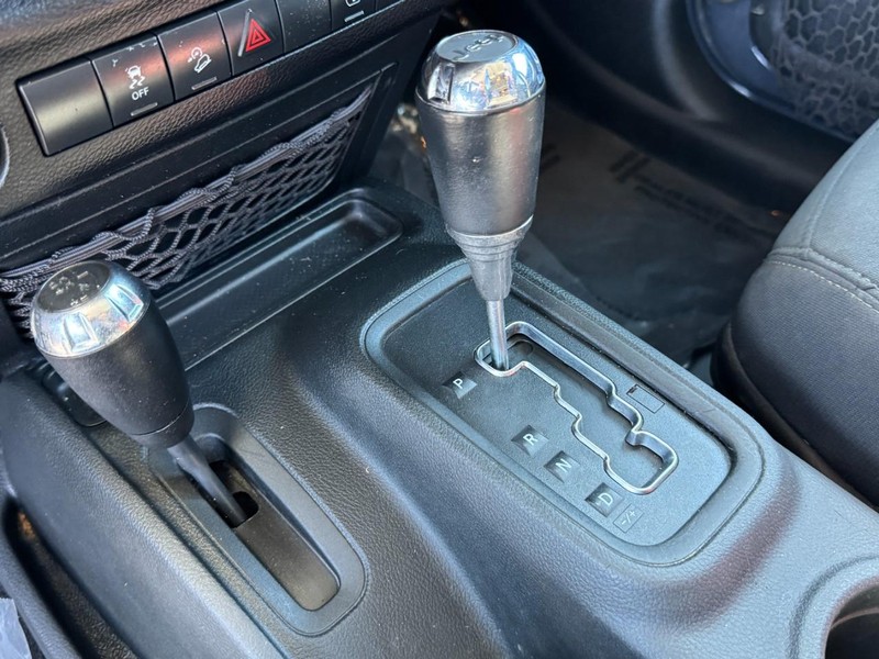 Jeep Wrangler Unlimited Vehicle Image 24
