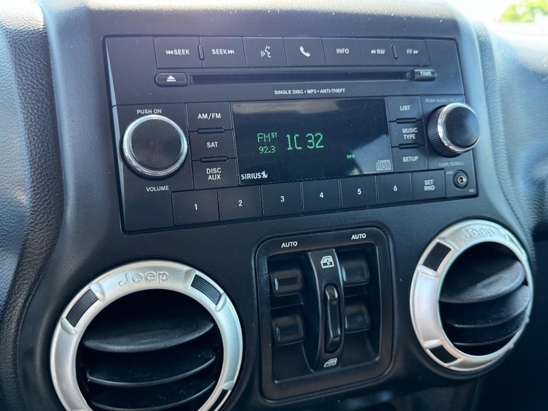 Jeep Wrangler Unlimited Vehicle Image 25
