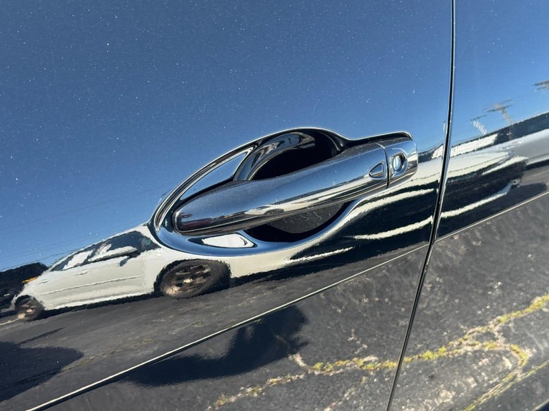 Nissan Maxima Vehicle Image 11