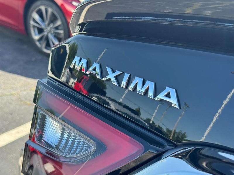 Nissan Maxima Vehicle Image 13