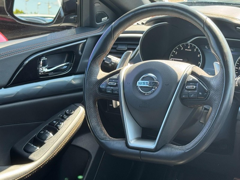 Nissan Maxima Vehicle Image 18