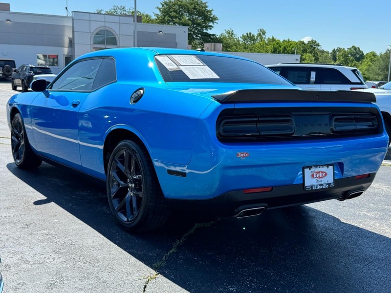 Dodge Challenger Vehicle Image 04