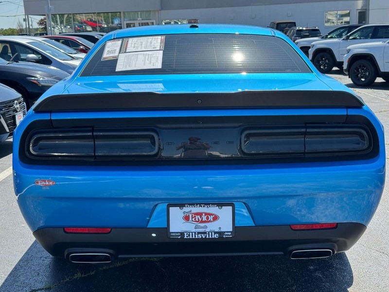Dodge Challenger Vehicle Image 15