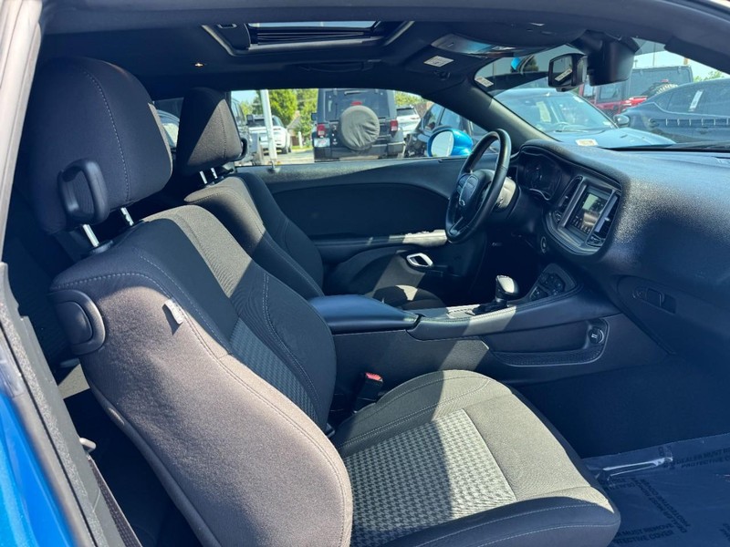 Dodge Challenger Vehicle Image 17