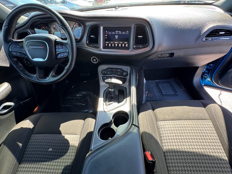 Dodge Challenger Vehicle Image 19