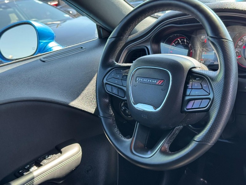 Dodge Challenger Vehicle Image 20