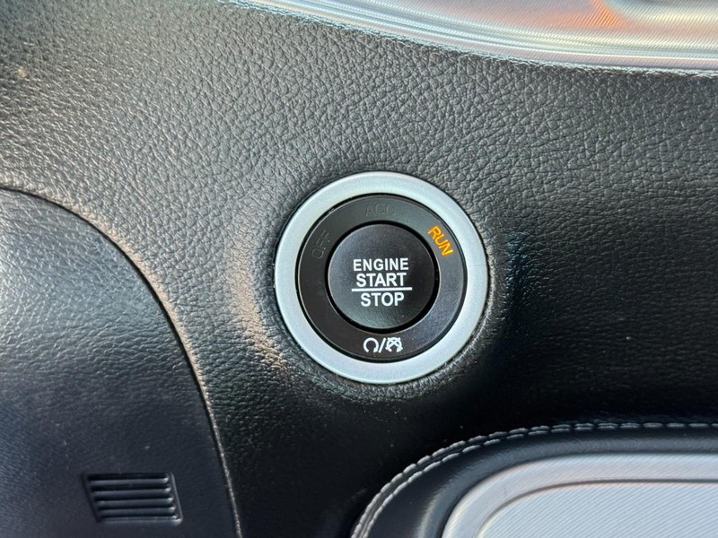 Dodge Challenger Vehicle Image 28