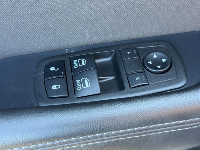 Dodge Challenger Vehicle Image 30