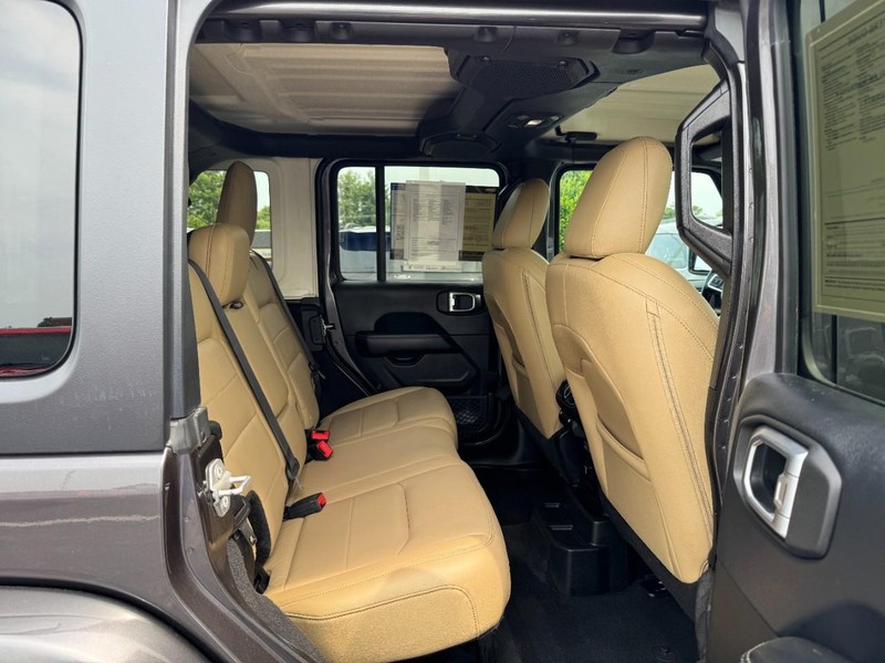 Jeep Wrangler Unlimited Vehicle Image 15
