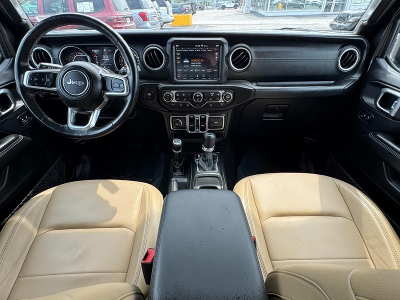 Jeep Wrangler Unlimited Vehicle Image 16