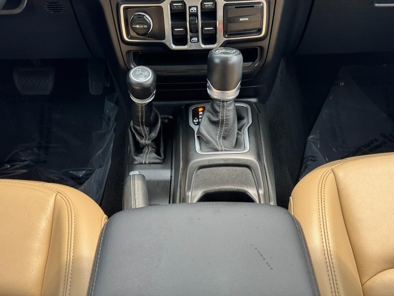 Jeep Wrangler Unlimited Vehicle Image 19