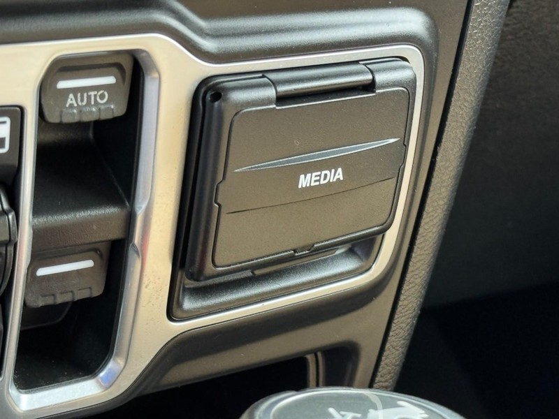 Jeep Wrangler Unlimited Vehicle Image 26