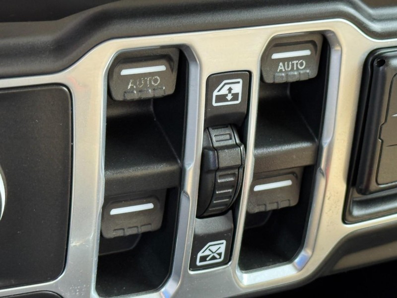 Jeep Wrangler Unlimited Vehicle Image 27