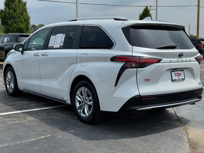 Toyota Sienna Vehicle Image 04