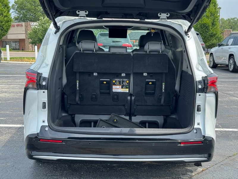 Toyota Sienna Vehicle Image 12