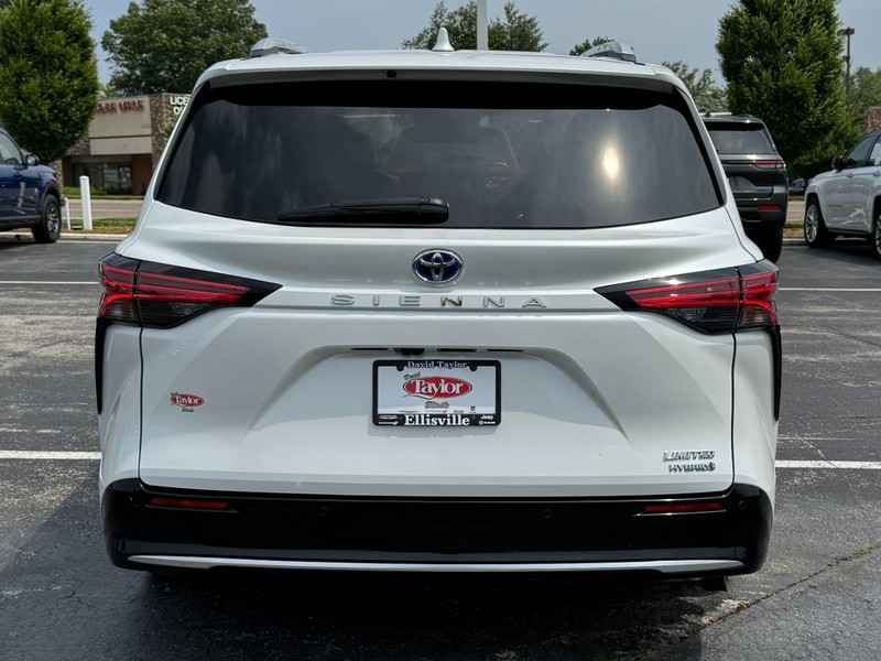 Toyota Sienna Vehicle Image 13