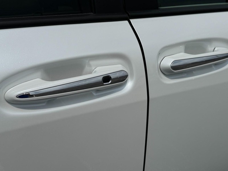 Toyota Sienna Vehicle Image 14