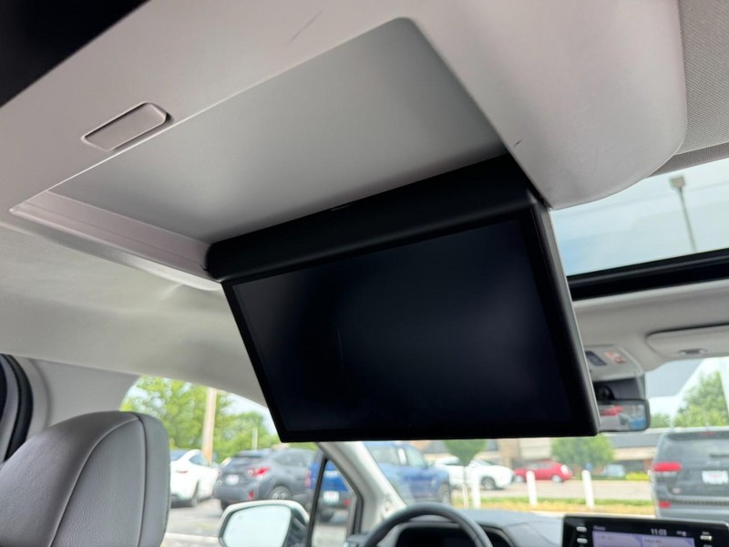 Toyota Sienna Vehicle Image 17