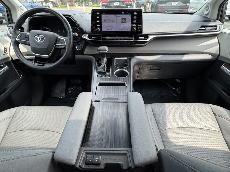 Toyota Sienna Vehicle Image 18