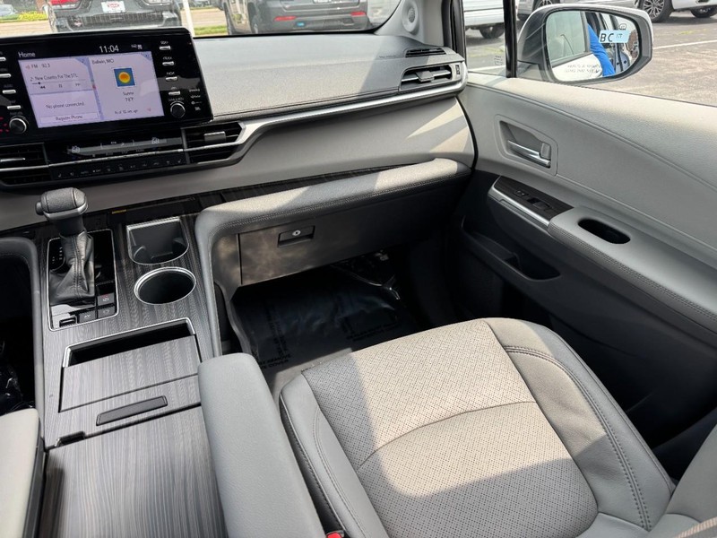 Toyota Sienna Vehicle Image 22