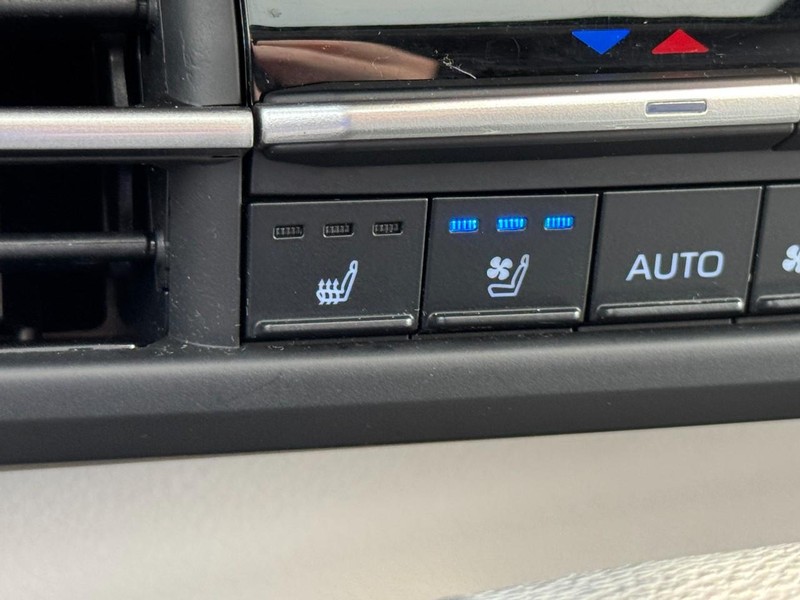 Toyota Sienna Vehicle Image 29