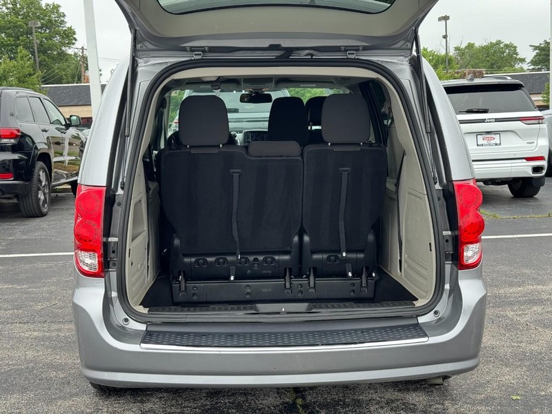 Dodge Grand Caravan Vehicle Image 12