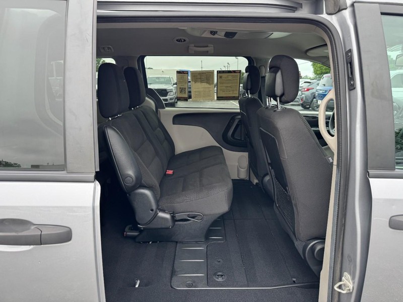 Dodge Grand Caravan Vehicle Image 14